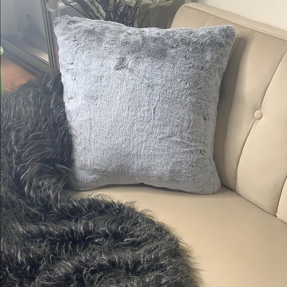 Martha Stewart Gray‎ fuzzy throw pillow - Picture 1 of 8